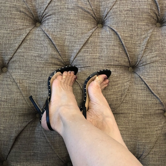 Pair sling back high heels with clear strap size 7 - Picture 2 of 3